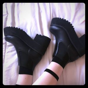 Chunky platform Chelsea boots